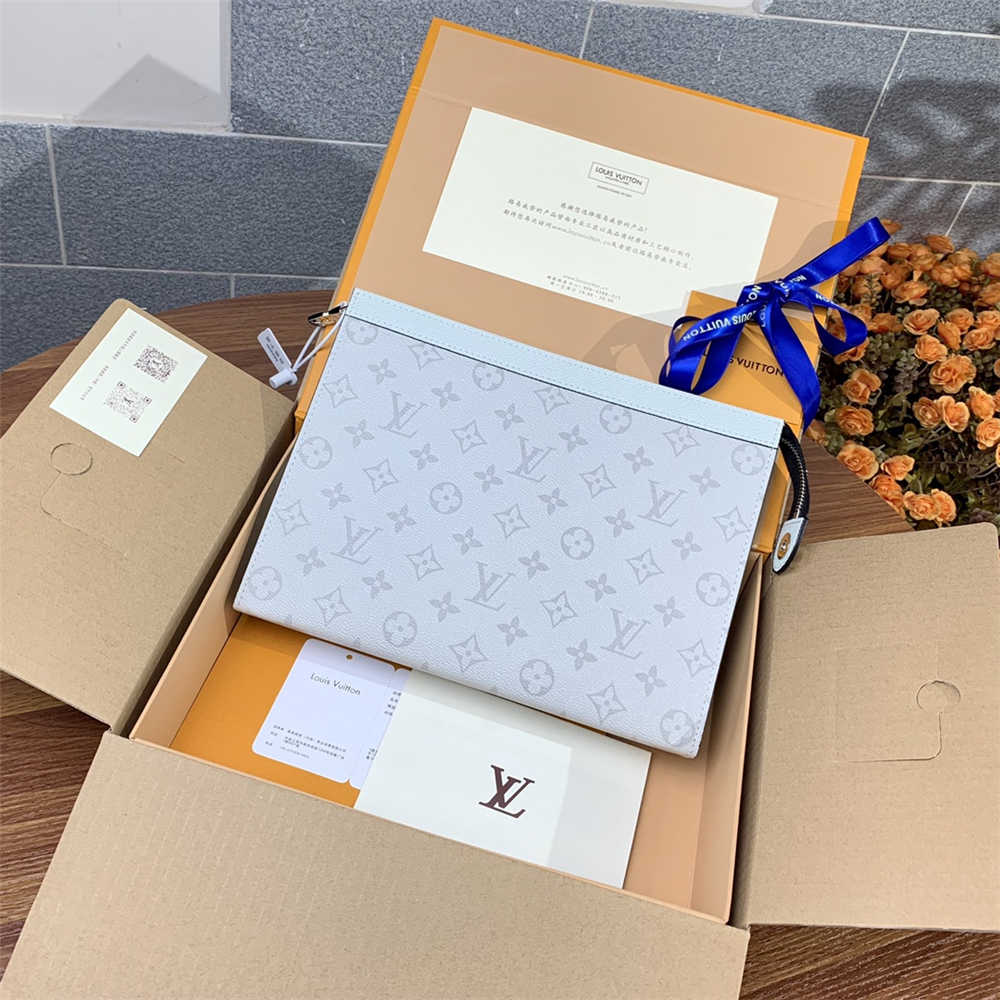 Louis Vuitton M30420  POCHETTE VOYAGE 27.0x 21.0x 3.0 cm 2025 new 